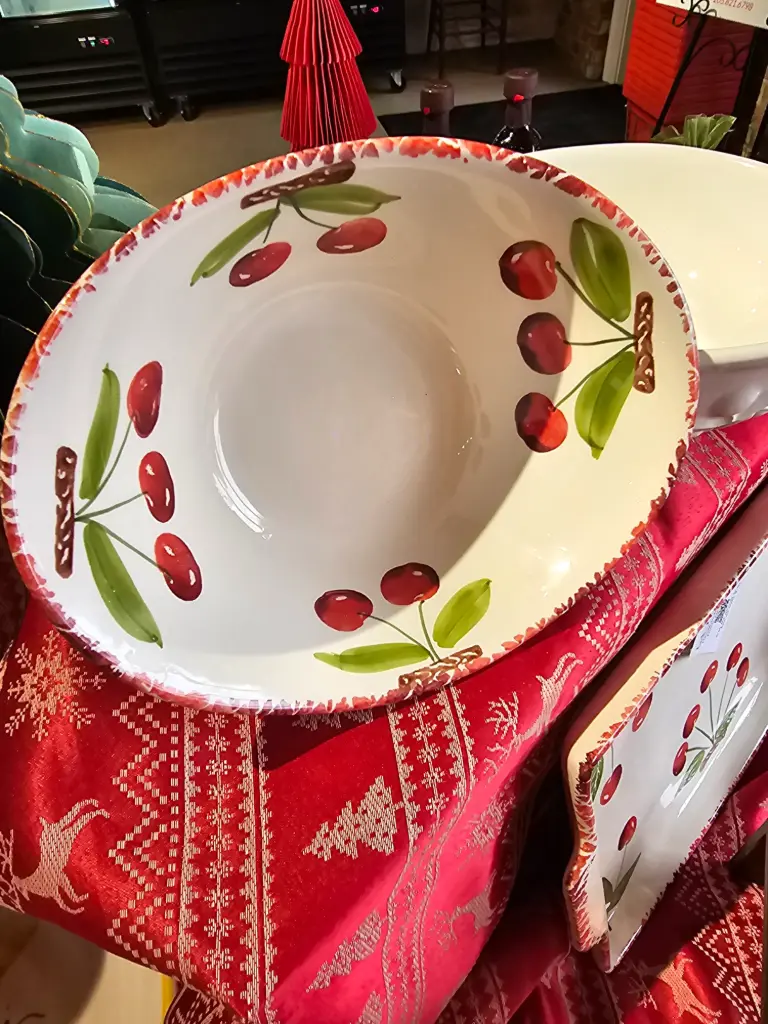 La Tavola Oval Bowl Cherries