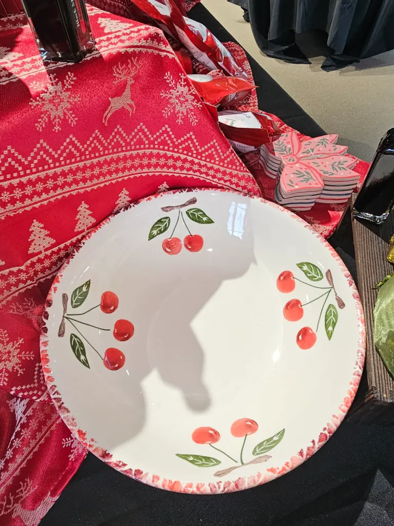 La Tavola Round Bowl Cherries